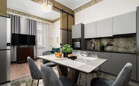 Glamour Apartament by Kramm - Apartament w Centrum Poznania przy ul Półwiejskiej